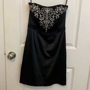 White house black market, size 4 strapless dress black